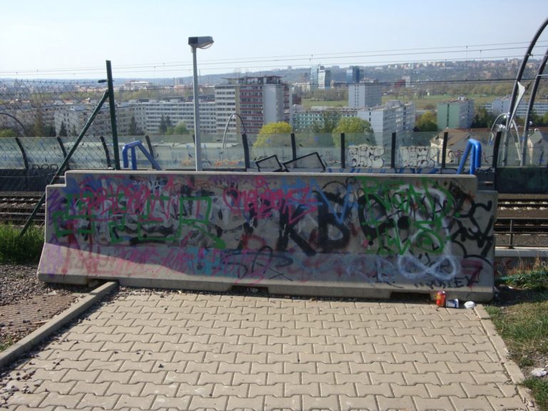 Jarní procházka přes barikády