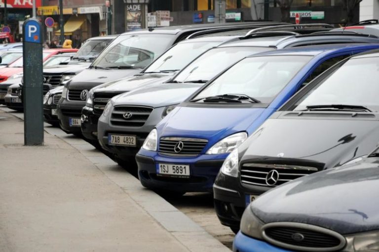 Chceme celopražské parkovací zóny místo salámové metody